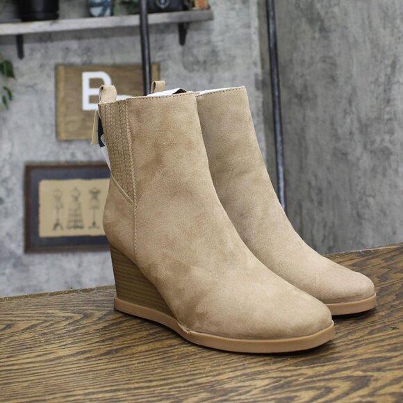 Universal Thread Womens Cypress Winter Boots 88375523 Taupe Brown 8.5M - Picture 1 of 7